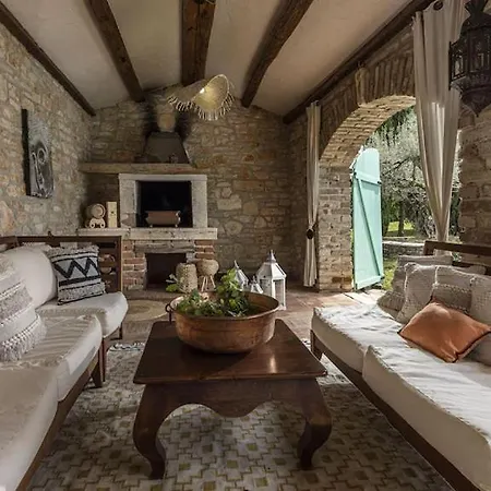 Le Chateau 게스트하우스 Zikovici