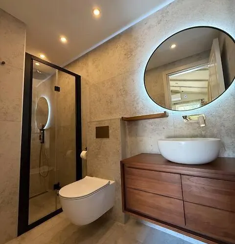 Le Chateau بيت ضيافة Zikovici