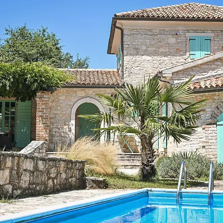 Le Chateau Zikovici