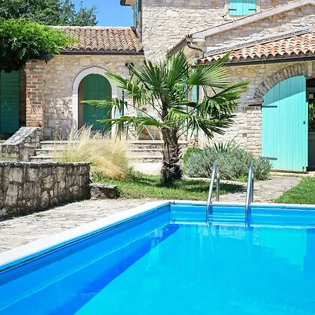 Guest house Le Chateau 3*